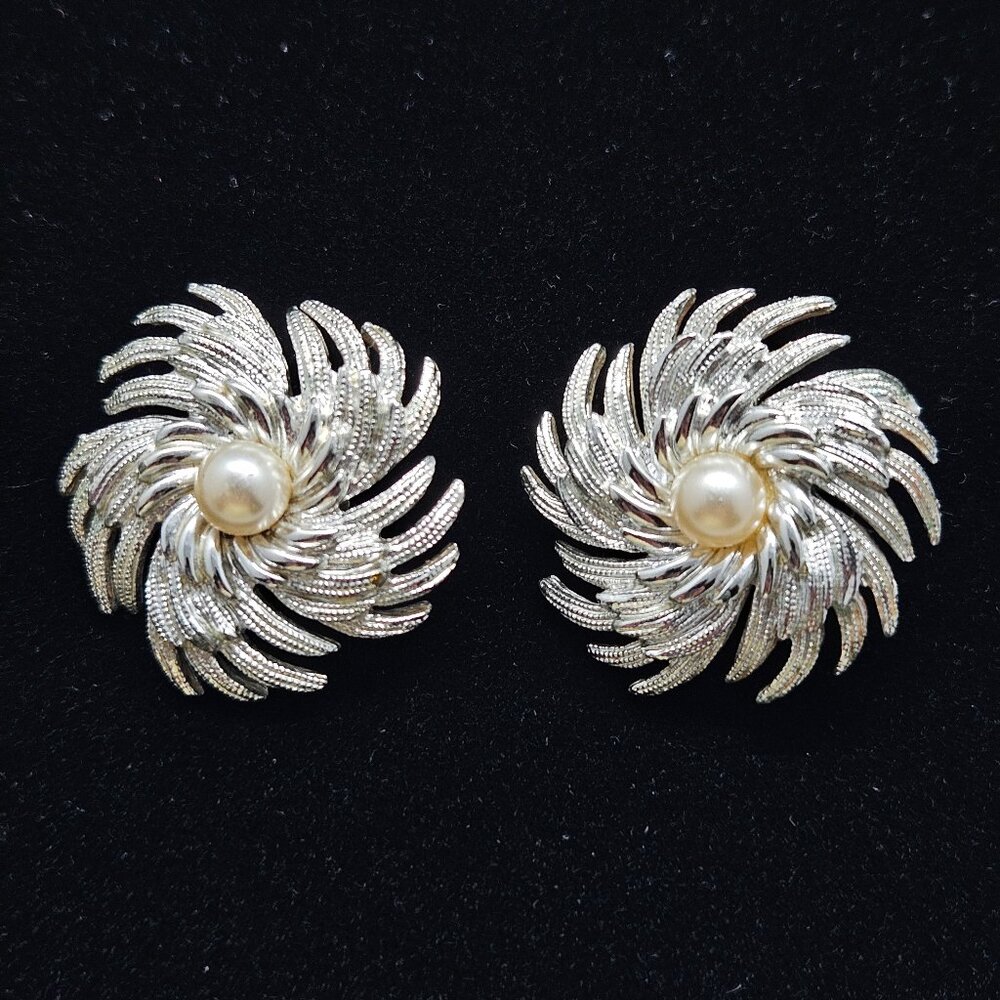 Vtg Lot Sarah Coventry Brooch & Earrings Starburst Pinwheel Faux Pearl & Swirl - Picture 7 of 15